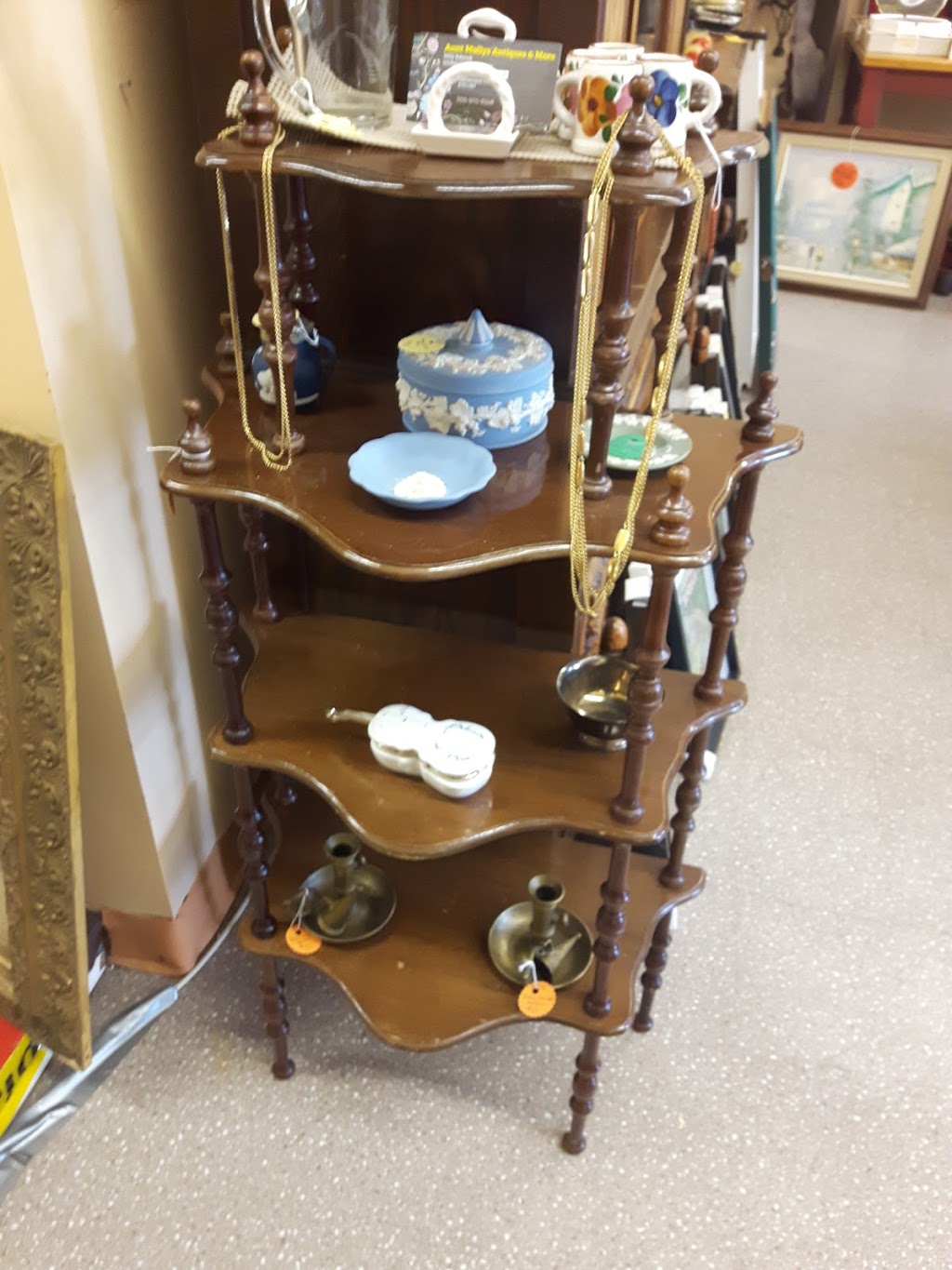 Aunt Mollys Antiques | 183 King St E, Gananoque, ON K7G 1G3, Canada | Phone: (705) 975-6246