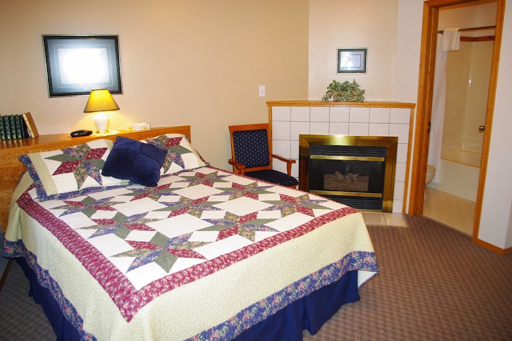 Crandell Mountain Lodge | 102 Mt View Rd, Waterton Park, AB T0K 2M0, Canada | Phone: (403) 859-2288