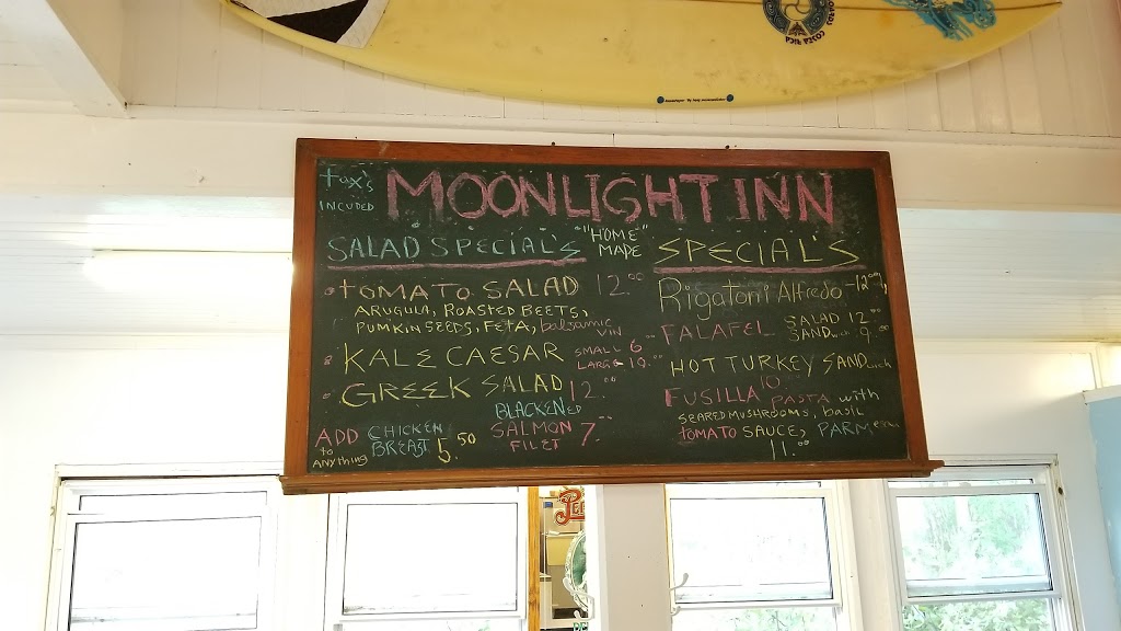 Moonlight Inn | 106 1 Ave, Victoria Beach, MB R0E 2C0, Canada | Phone: (204) 756-3224