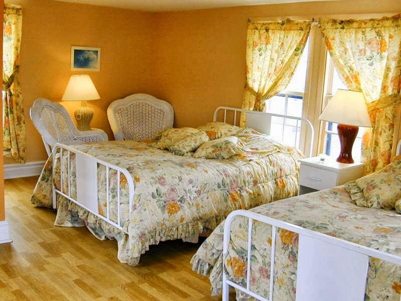 Auberge Maison Gauthier | 159 Rue du Bateau Passeur, Tadoussac, QC G0T 2A0, Canada | Phone: (418) 235-4525