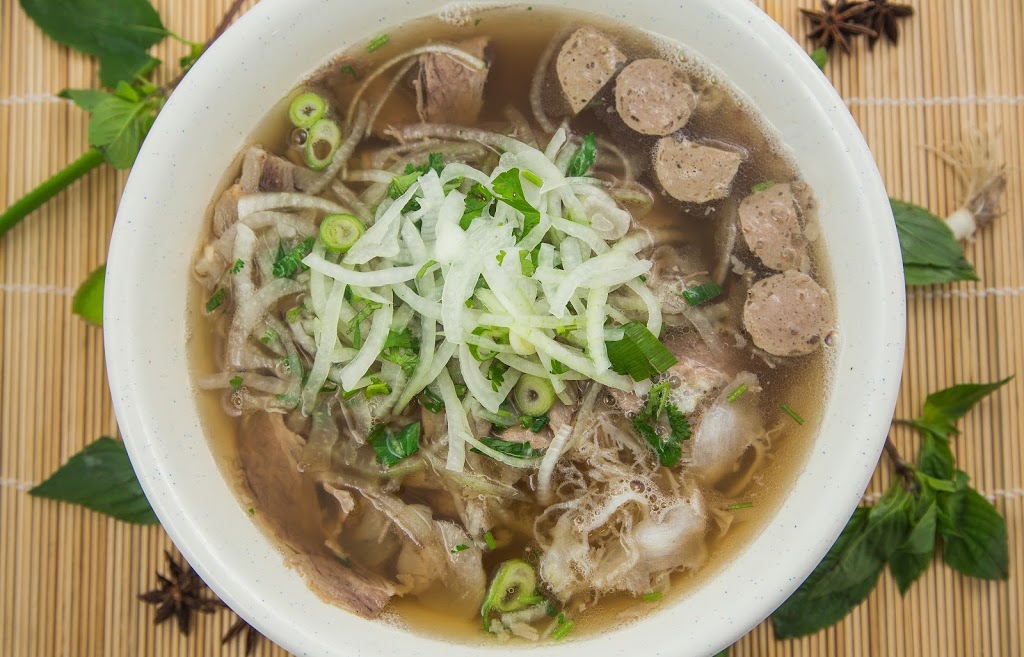 Pho MC Brossard | 8200 Boulevard Taschereau #1270, Brossard, QC J4X 2S6, Canada | Phone: (450) 904-0660