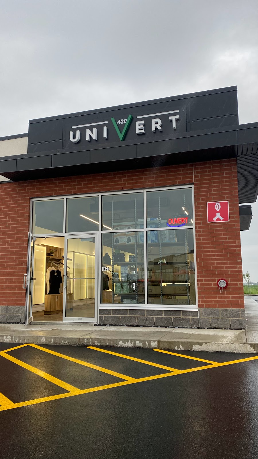 Univert 420 l Accessoires pour Fumeur & Snacks Exotiques | 1629 QC-132 #5, Varennes, QC J3X 1P7, Canada | Phone: (450) 929-4990