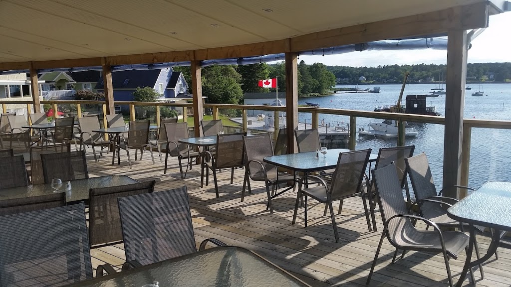 Tuna Blue Bar & Grill | 167 Shore Club Rd, Hubbards, NS B0J 1T0, Canada | Phone: (902) 857-1790