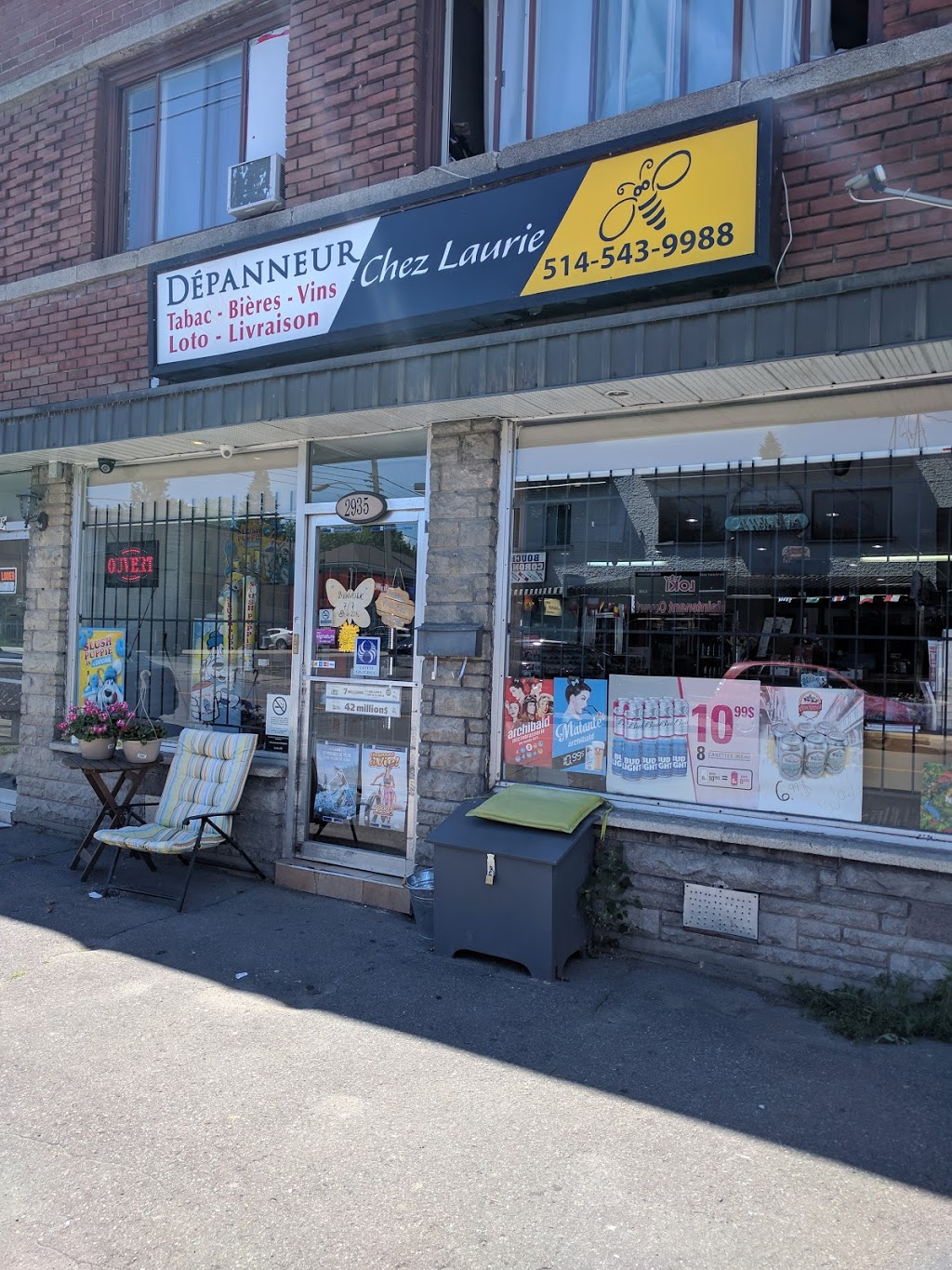 Dépanneur Chez Laurie | 2935 Rue Fleury E, Montréal, QC H2B 1M3, Canada | Phone: (514) 543-9988