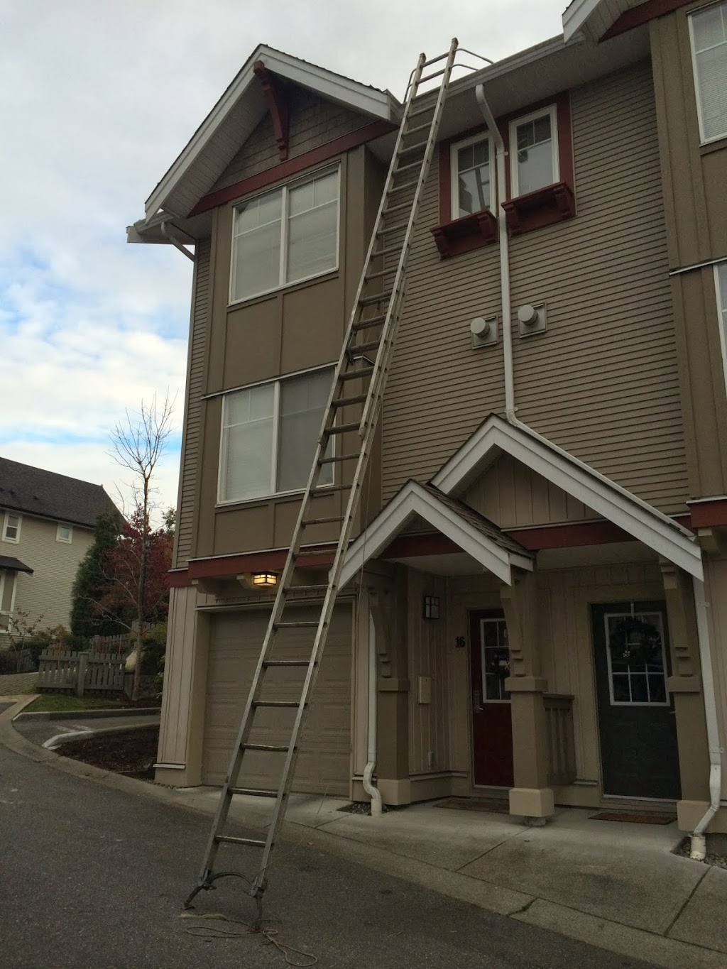 Aqua-Mobile Gutters and property Maintenance | 2511 200 St, Langley City, BC V2Z 1Y4, Canada | Phone: (604) 626-2443