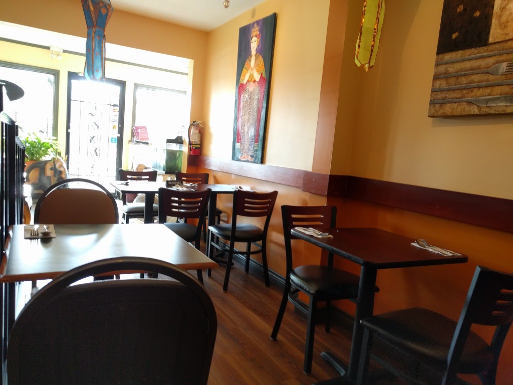 Chon Tong Thai Restaurant | 10153 Resthaven Dr, Sidney, BC V8L 3T8, Canada | Phone: (778) 351-4956