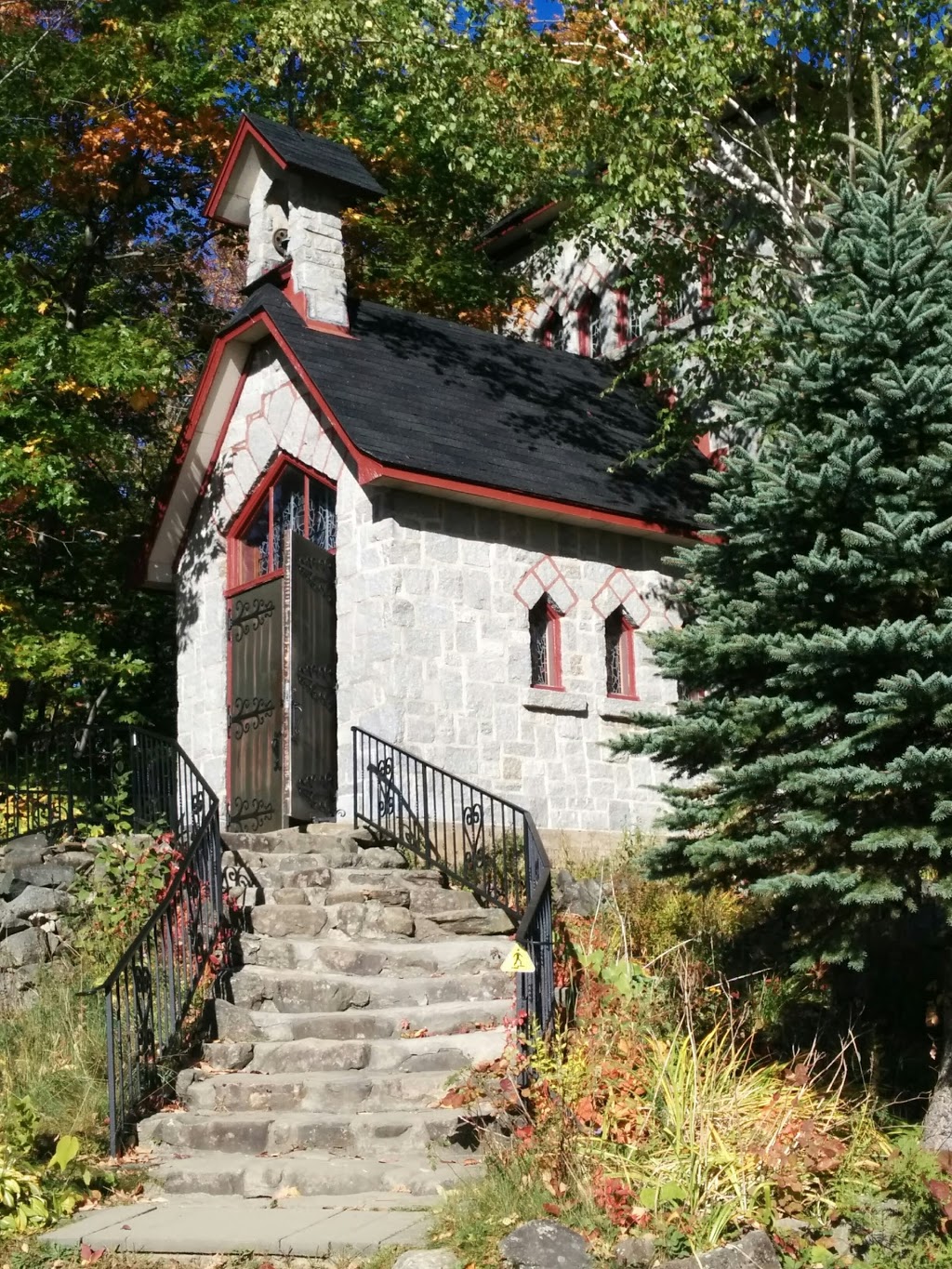 Fromagerie-Abbaye-St-Benoit | 1 Rue Principale, Saint-Benoît-du-Lac, QC J0B 2M0, Canada | Phone: (819) 843-4336