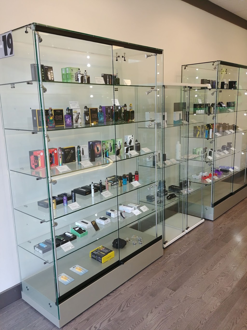 180 Smoke Vape Store | 1673 Bayview Ave, East York, ON M4G 3C1, Canada | Phone: (416) 482-2776