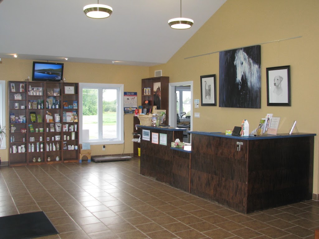 Maxville Veterinary Clinic | 2477 County Rd 20, Maxville, ON K0C 1T0, Canada | Phone: (613) 527-1444