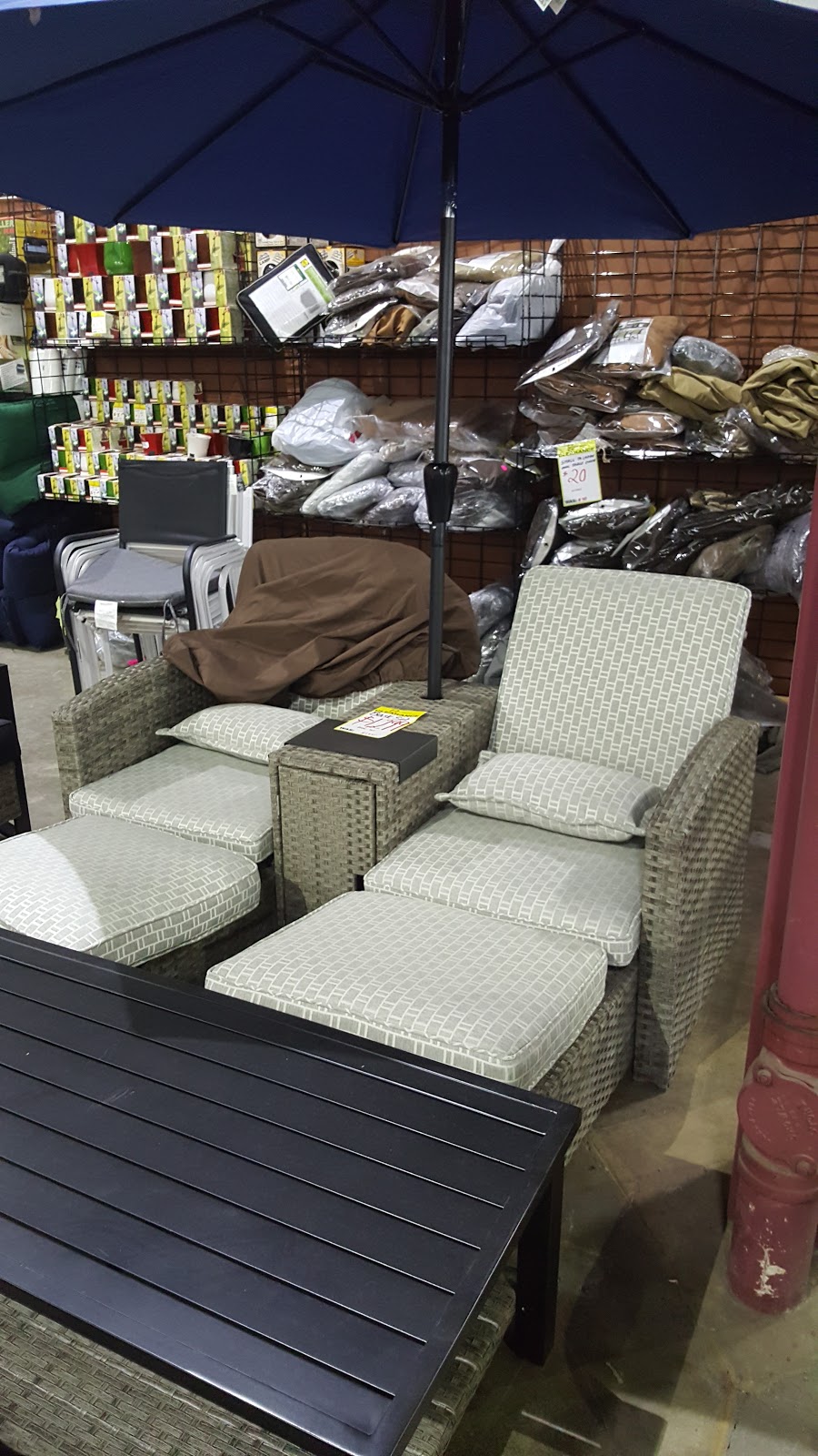 DOT Furniture Clearance Outlet | 3105 Dixie Rd, Mississauga, ON L4Y 4E3, Canada | Phone: (905) 238-3448