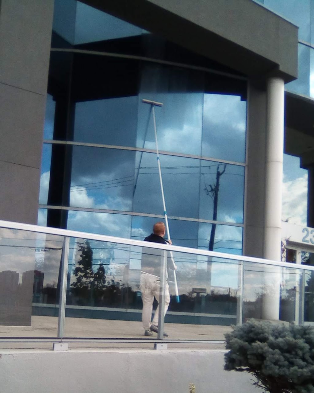 Volpe Window Cleaning | 25 Powseland Cres, Woodbridge, ON L4L 0C5, Canada | Phone: (647) 687-6106