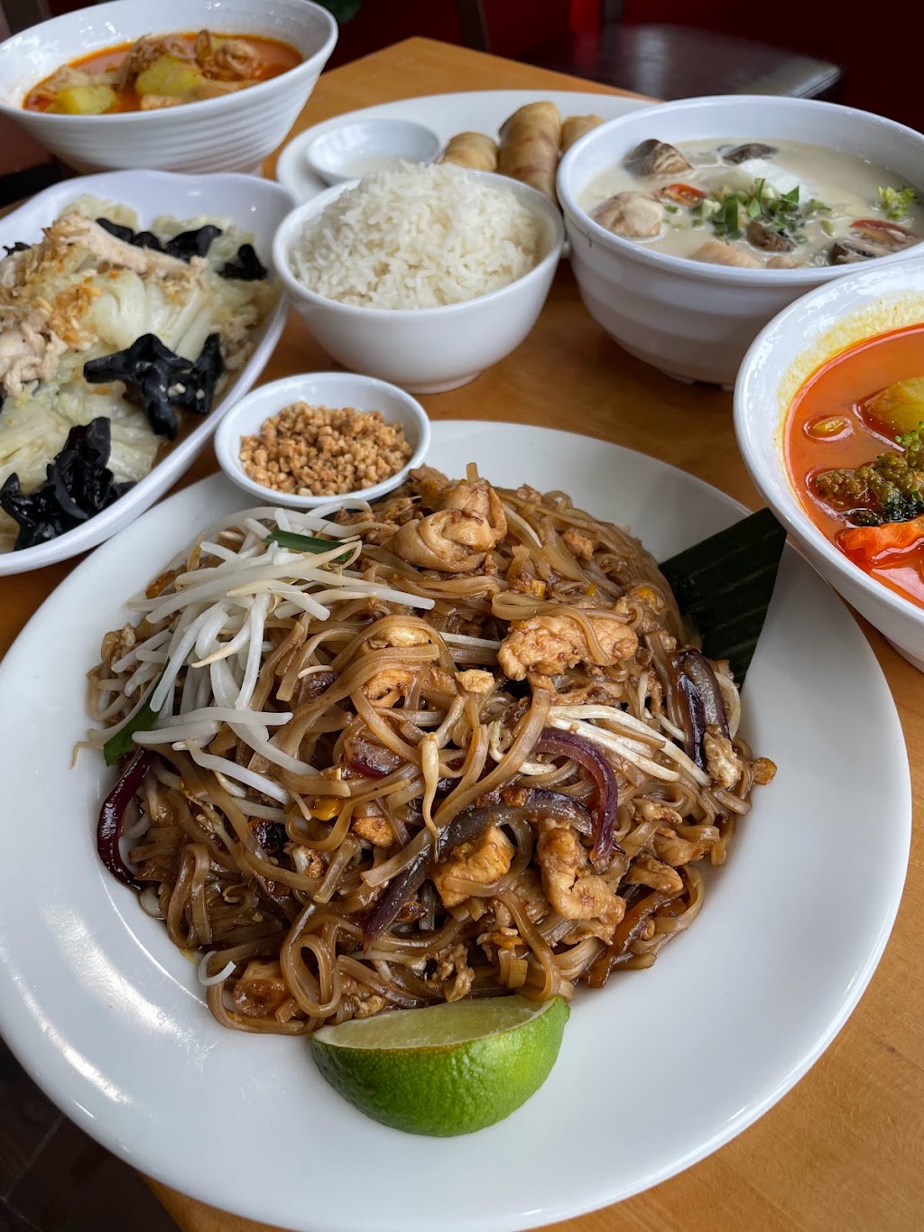 SISAKET Thai Kitchen | 1468 Kingston Rd, Scarborough, ON M1N 1R6, Canada | Phone: (416) 691-7575