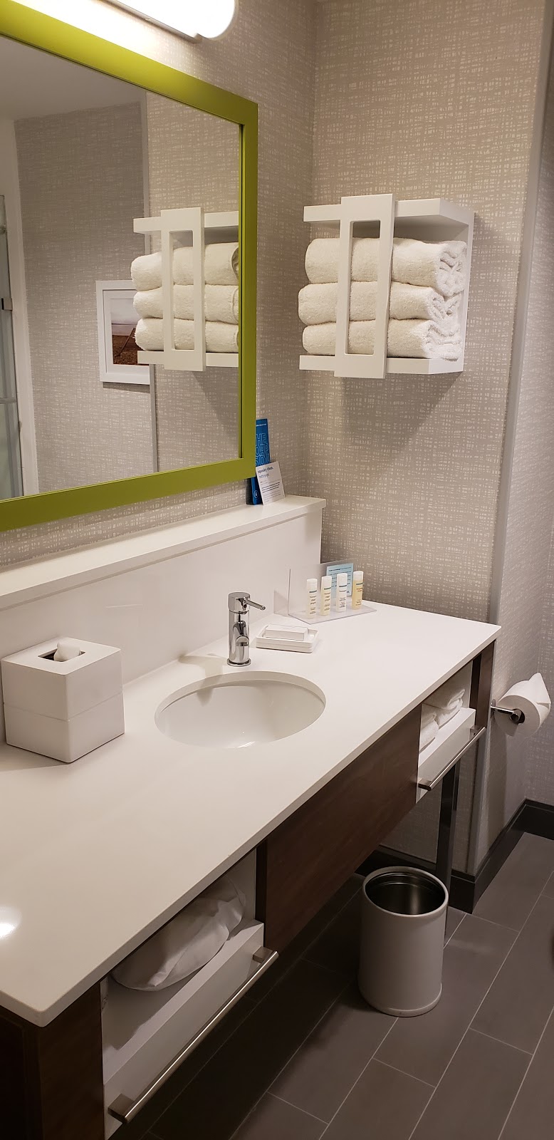 Hampton Inn & Suites by Hilton Kelowna Airport | 1665 Innovation Dr, Kelowna, BC V1V 2Y9, Canada | Phone: (250) 765-9042