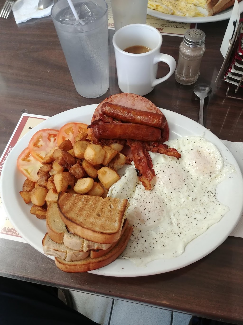 Jerry & Jennys Diner | 11256 Tecumseh Rd E, Windsor, ON N8R 1A8, Canada | Phone: (519) 735-1313