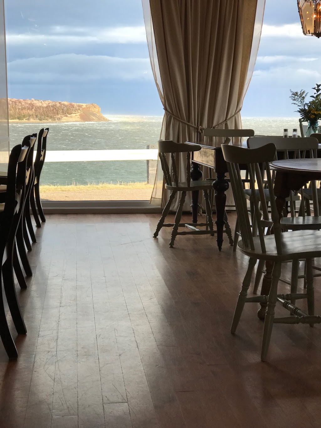 Labri café, restaurant et bar | 15559 Cabot Trail, Chéticamp, NS B0E 1H0, Canada | Phone: (902) 224-3888