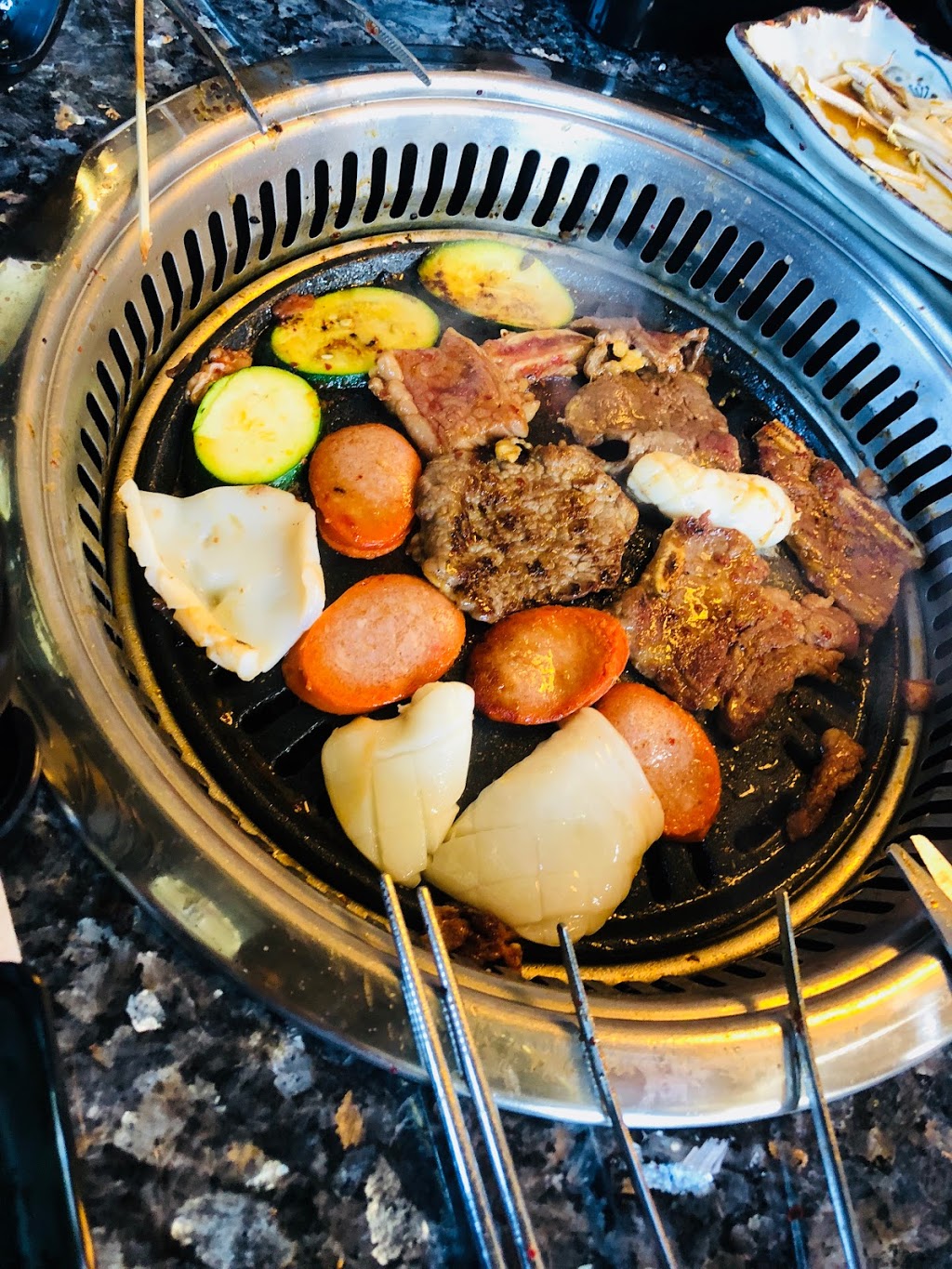 Sakura BBQ Coréen | 3121 Boulevard Hochelaga, Québec, QC G1W 2P9, Canada | Phone: (581) 300-9161