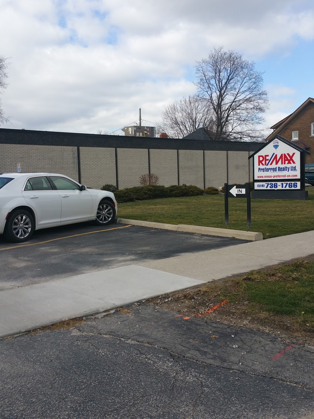 RE/MAX PREFERRED REALTY LTD | 80 Sandwich St S, Amherstburg, ON N9V 1Z6, Canada | Phone: (519) 736-1766