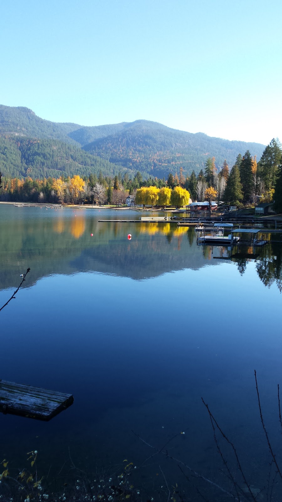 Willow Beach Resort LTD | 14 Tedesco Rd, Christina Lake, BC V0H 1E2, Canada | Phone: (250) 447-7681