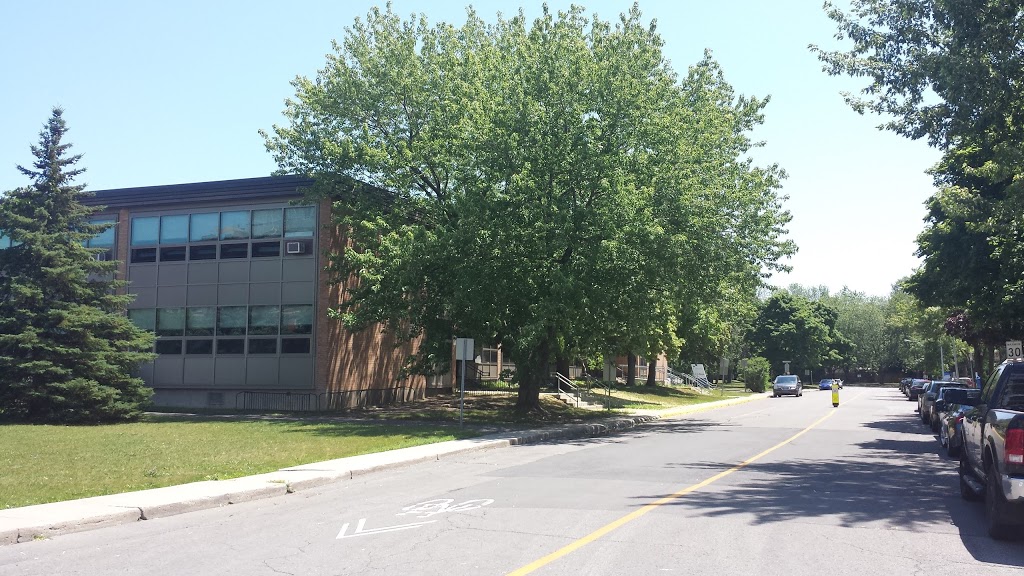 École Rabeau | 830 Avenue Notre - Dame, Saint-Lambert, QC J4R 1R8, Canada | Phone: (450) 671-0178