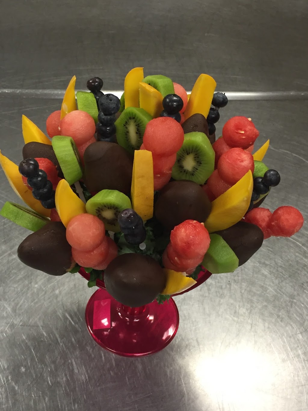 Edible Arrangements | 17665 Leslie St Unit 9, Newmarket, ON L3Y 3E3, Canada | Phone: (905) 836-4447