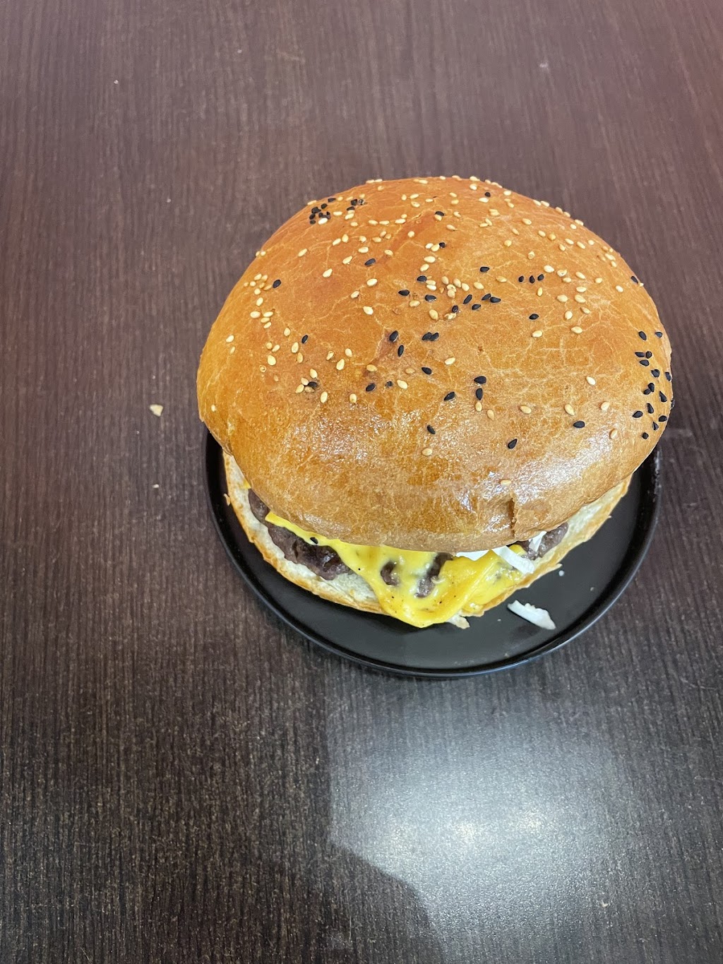 Double B Burger | 1116 Bd du Curé-Labelle, Blainville, QC J7C 2M9, Canada | Phone: (450) 437-7007