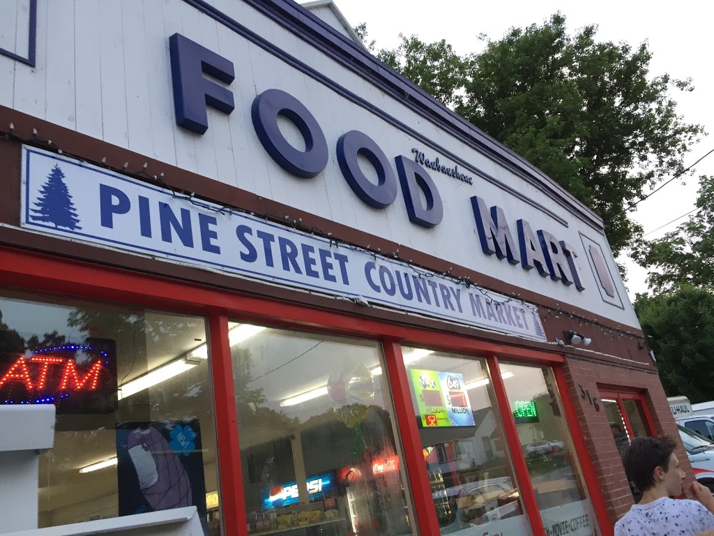 Waubaushene Food mart | 312 Pine St, Waubaushene, ON L0K 2C0, Canada | Phone: (705) 538-2951