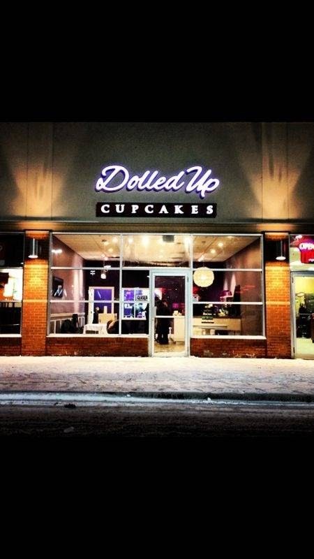 Dolled Up Cupcakes | Meadowvale Town Centre Cir Unit MO2B, Mississauga, ON L5N 4B7, Canada | Phone: (905) 817-0888