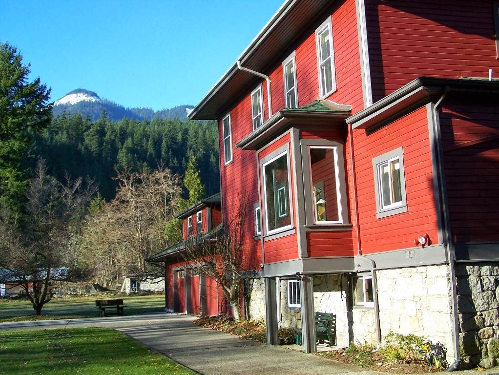 Sasquatch Crossing Eco Lodge | 15500 Morris Valley Rd, Agassiz, BC V0M 1A1, Canada | Phone: (604) 796-9798