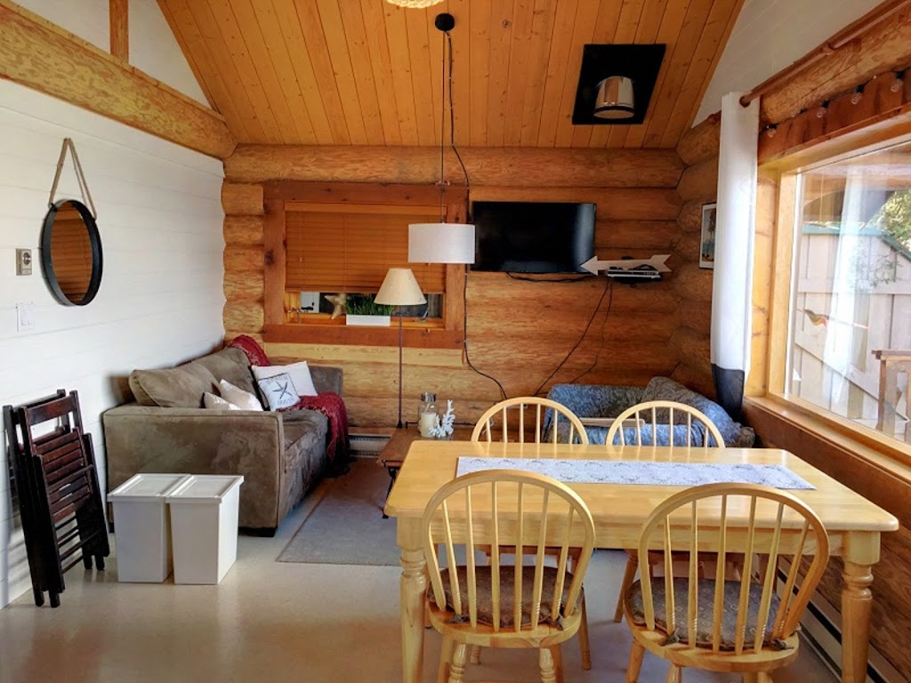 The Beach House Texada | 5274 Gillies Bay Rd, Gillies Bay, BC V0N 1W0, Canada | Phone: (604) 910-8333