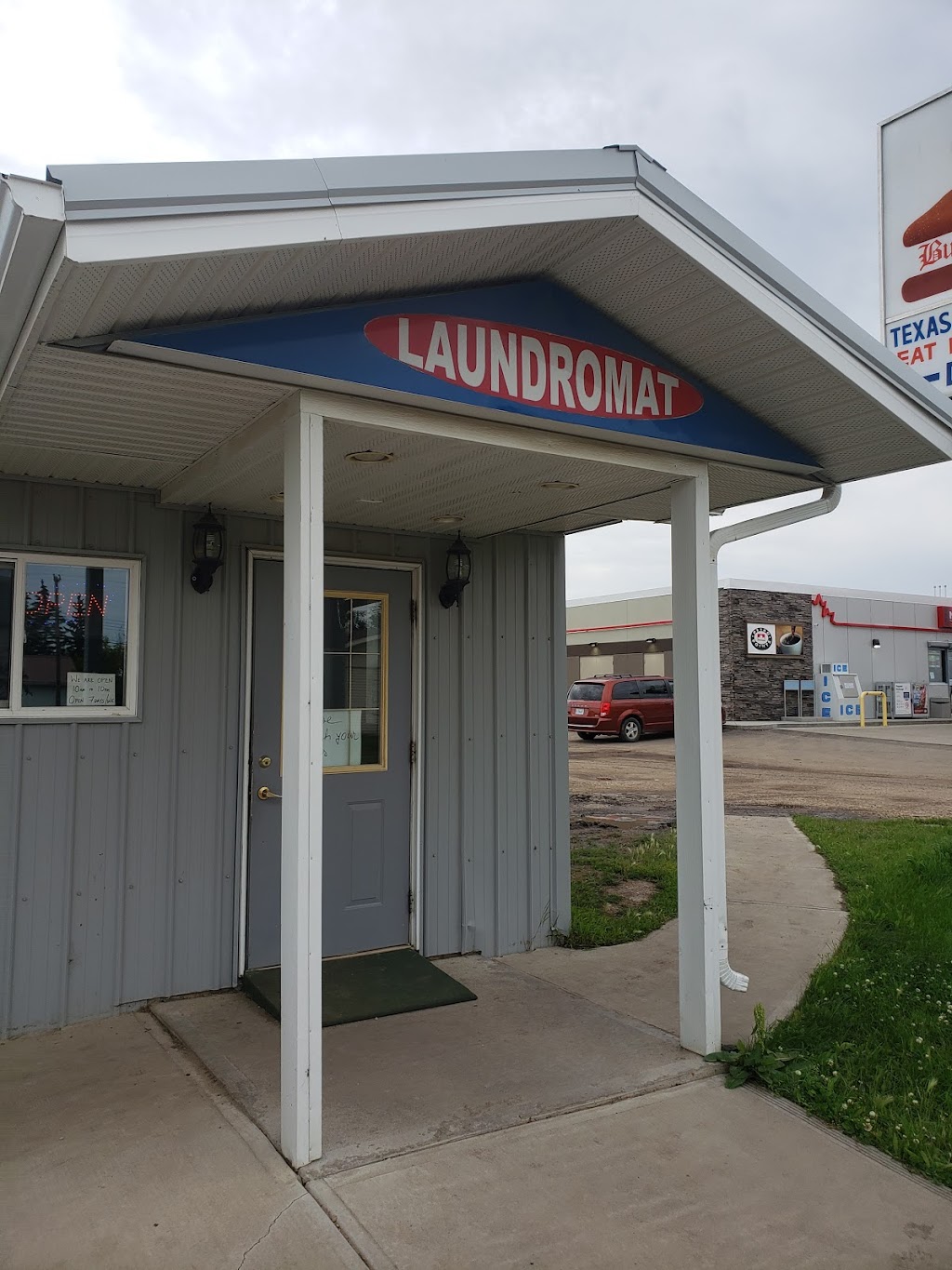 Laundromat | 5403 50 Ave, Lamont, AB T0B 2R0, Canada | Phone: (780) 895-2466