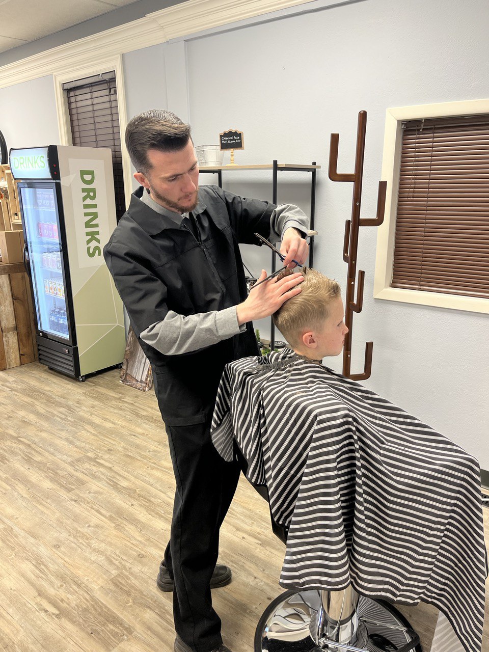 Old Country Barber Shop | 328 Hwy Avenue N, Picture Butte, AB T0K 1V0, Canada | Phone: (403) 915-3172