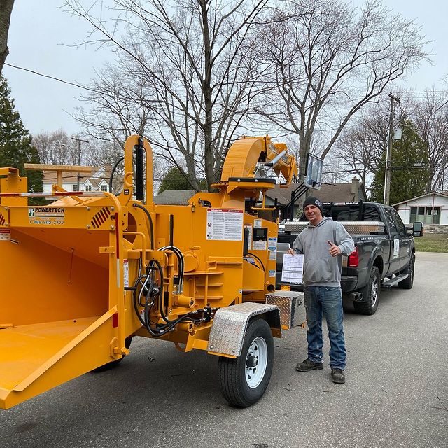 Borers Falls Tree Service | 830 Montgomery Dr, Ancaster, ON L9G 3H8, Canada | Phone: (289) 880-0047