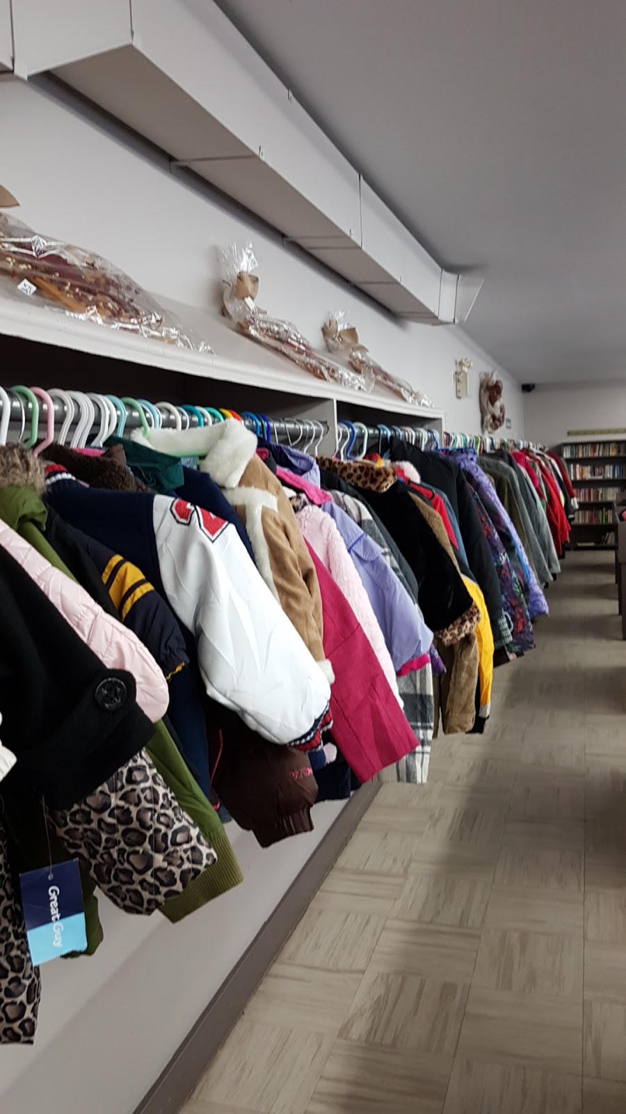 In The Bin Used Clothing | 68 Albert St, Windsor, NS B0N 2T0, Canada | Phone: (902) 798-4345