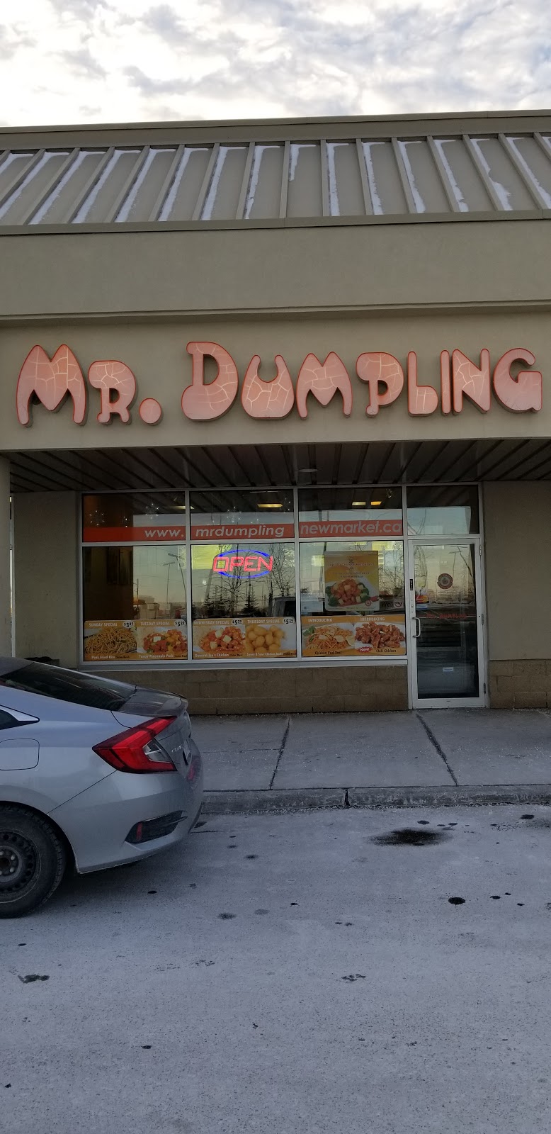 Mr Dumpling | 16640 Yonge St, Newmarket, ON L3X 3A1, Canada | Phone: (905) 836-1188