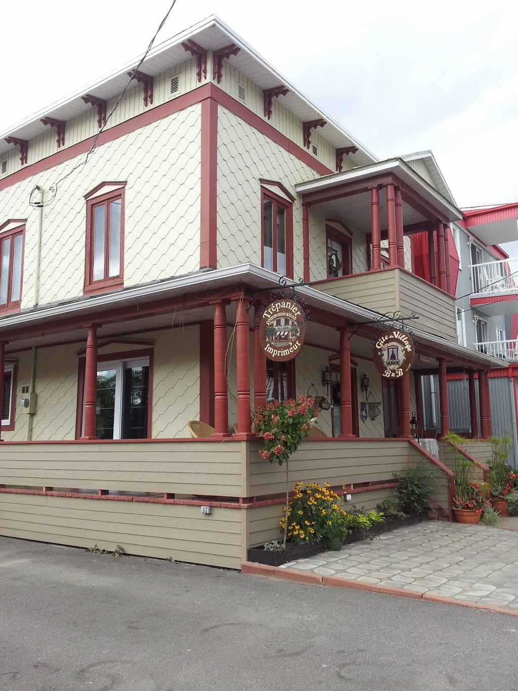 Gîte du Village | 460 Rue Notre Dame, Saint-Tite, QC G0X 3H0, Canada | Phone: (418) 365-7668