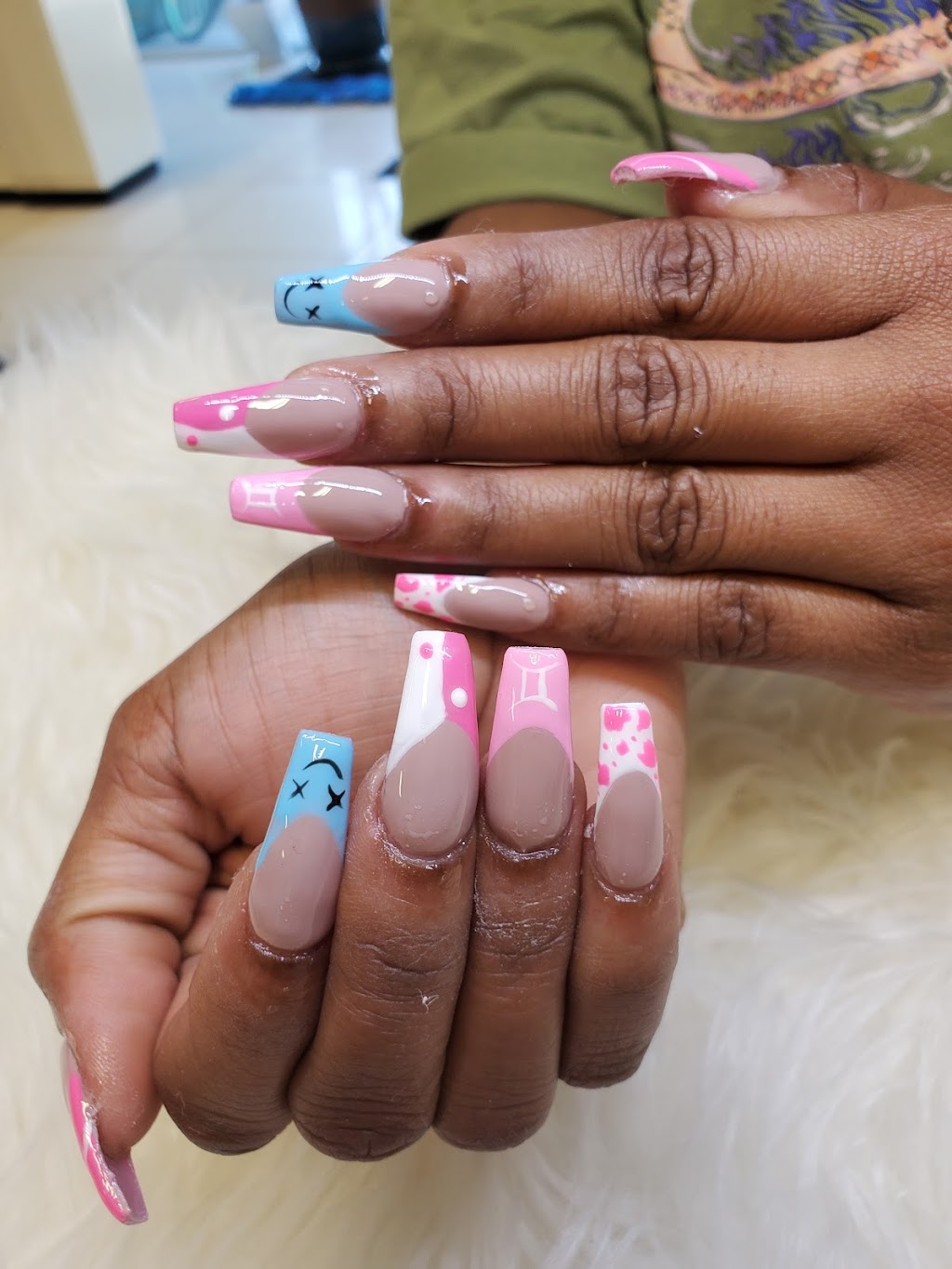 Q Nails Hamptons | 6011 199 St NW, Edmonton, AB T6M 0M8, Canada | Phone: (780) 483-8556