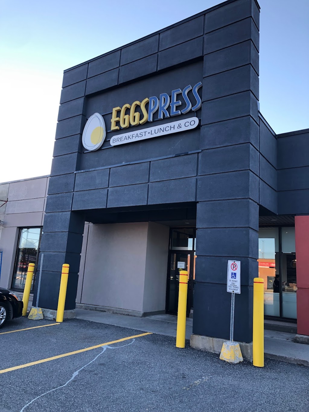 Eggspress Orleans | 1675 Tenth Line Rd, Orléans, ON K1E 3E8, Canada | Phone: (613) 834-1112