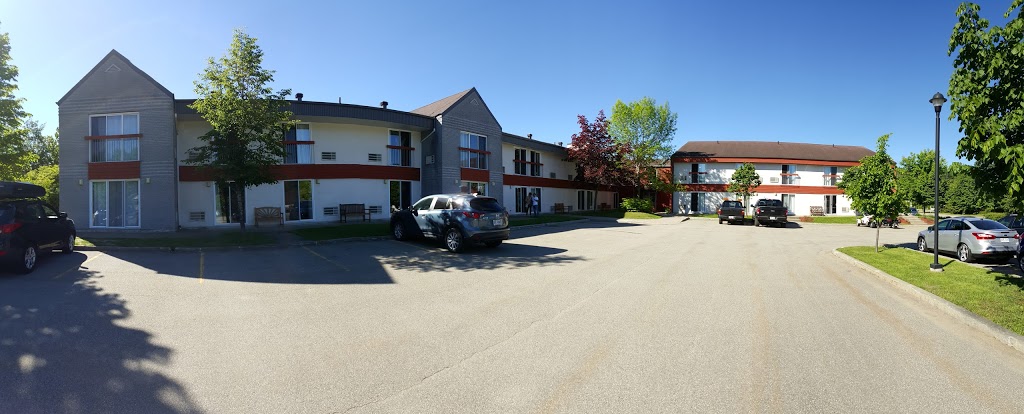 Hôtel Baie-Saint-Paul | 8 Chemin du Golf, Baie-Saint-Paul, QC G3Z 1X6, Canada | Phone: (800) 650-3683