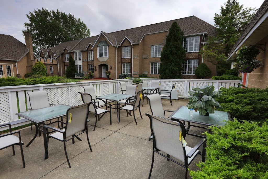 Fullerton Manor Inn | 7940 Lundys Ln, Niagara Falls, ON L2H 1H1, Canada | Phone: (289) 296-3599