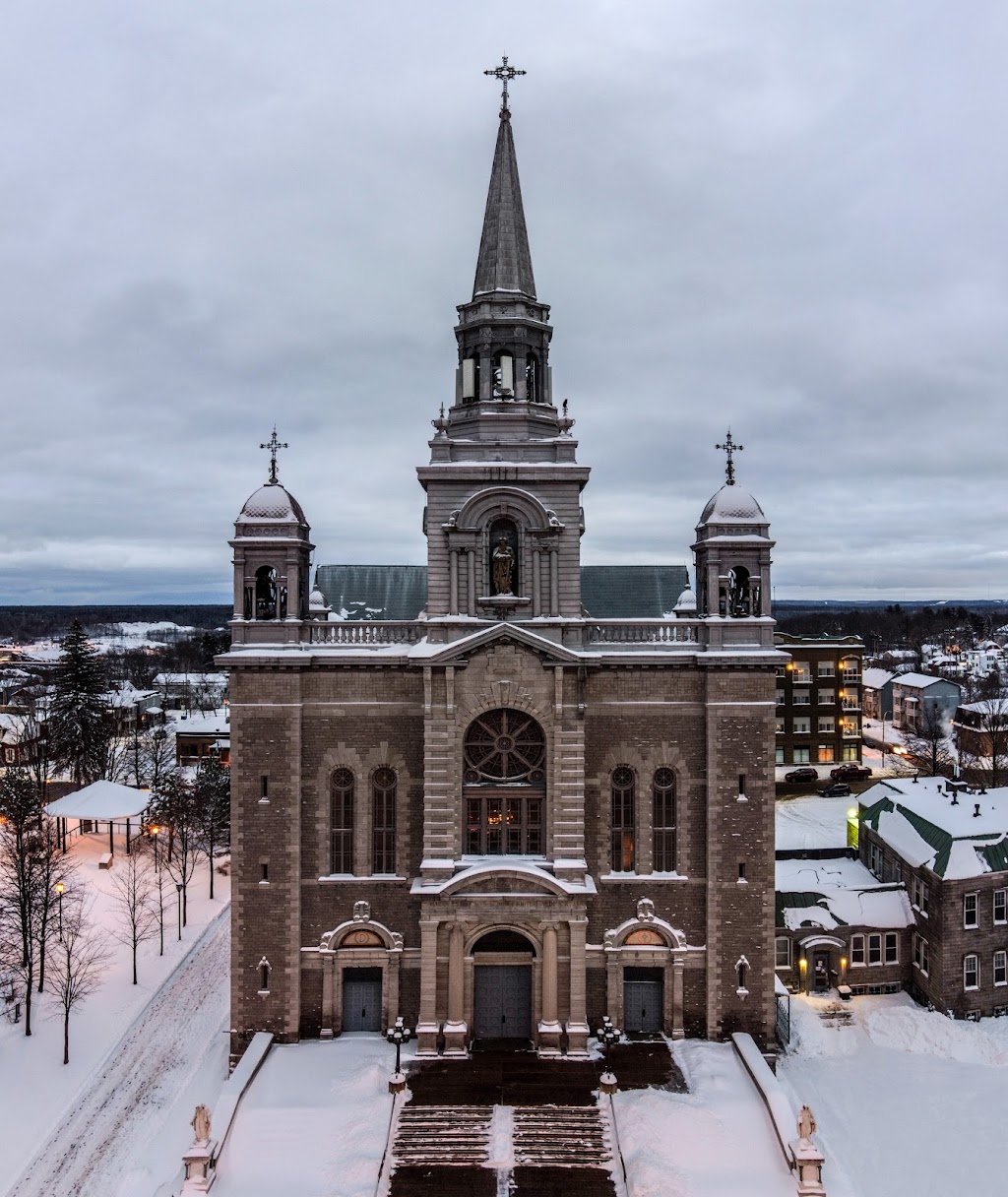 Église St-Paul | 499 Av. de Grand-Mère, Grand-Mère, QC G9T 2H3, Canada | Phone: (819) 538-3317