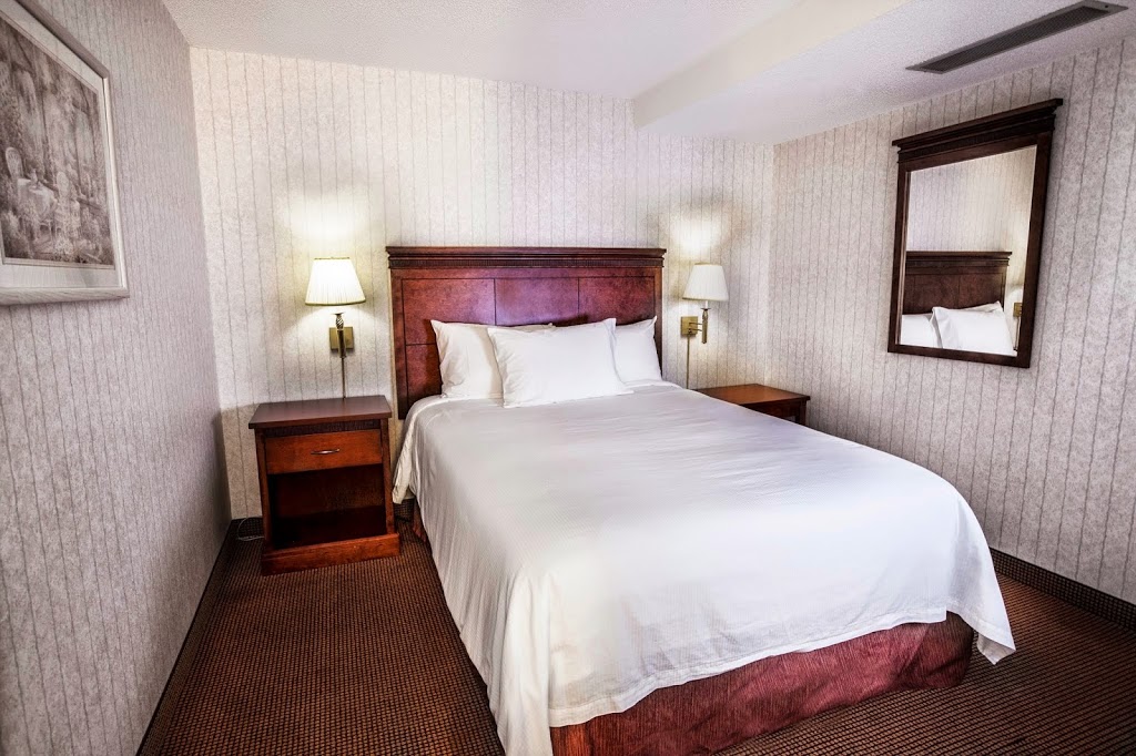 Clifton Victoria Inn at the Falls | 5591 Victoria Ave, Niagara Falls, ON L2G 3L4, Canada | Phone: (905) 357-1626