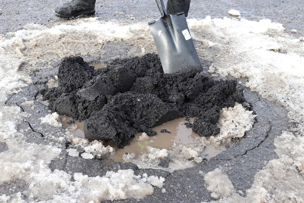 Potholes Expert | 1395 Mnt Chénier, Les Cèdres, QC J7T 1L9, Canada | Phone: (833) 782-9349