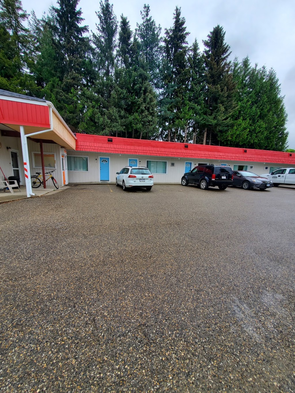 Motel Happy Salmon | 6410 Trans-Canada Hwy, Canoe, BC V0E 1K0, Canada | Phone: (604) 751-6220