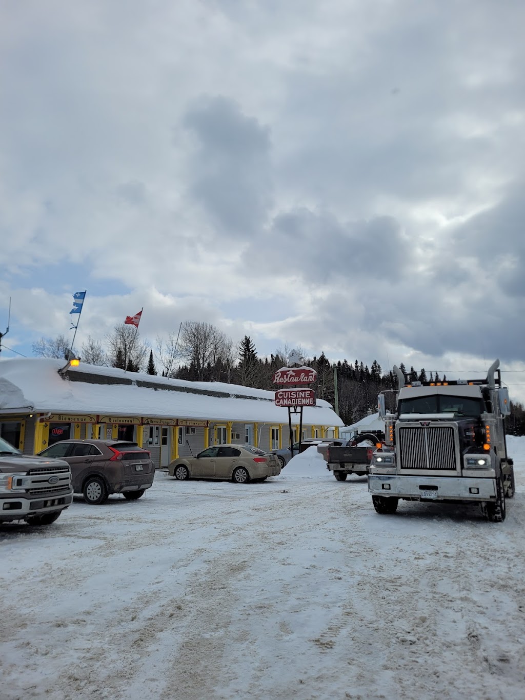 Restaurant La Bonne Franquette | 1297 Rte Victor Delamarre, Lac-Bouchette, QC G0W 1V0, Canada | Phone: (418) 348-9900