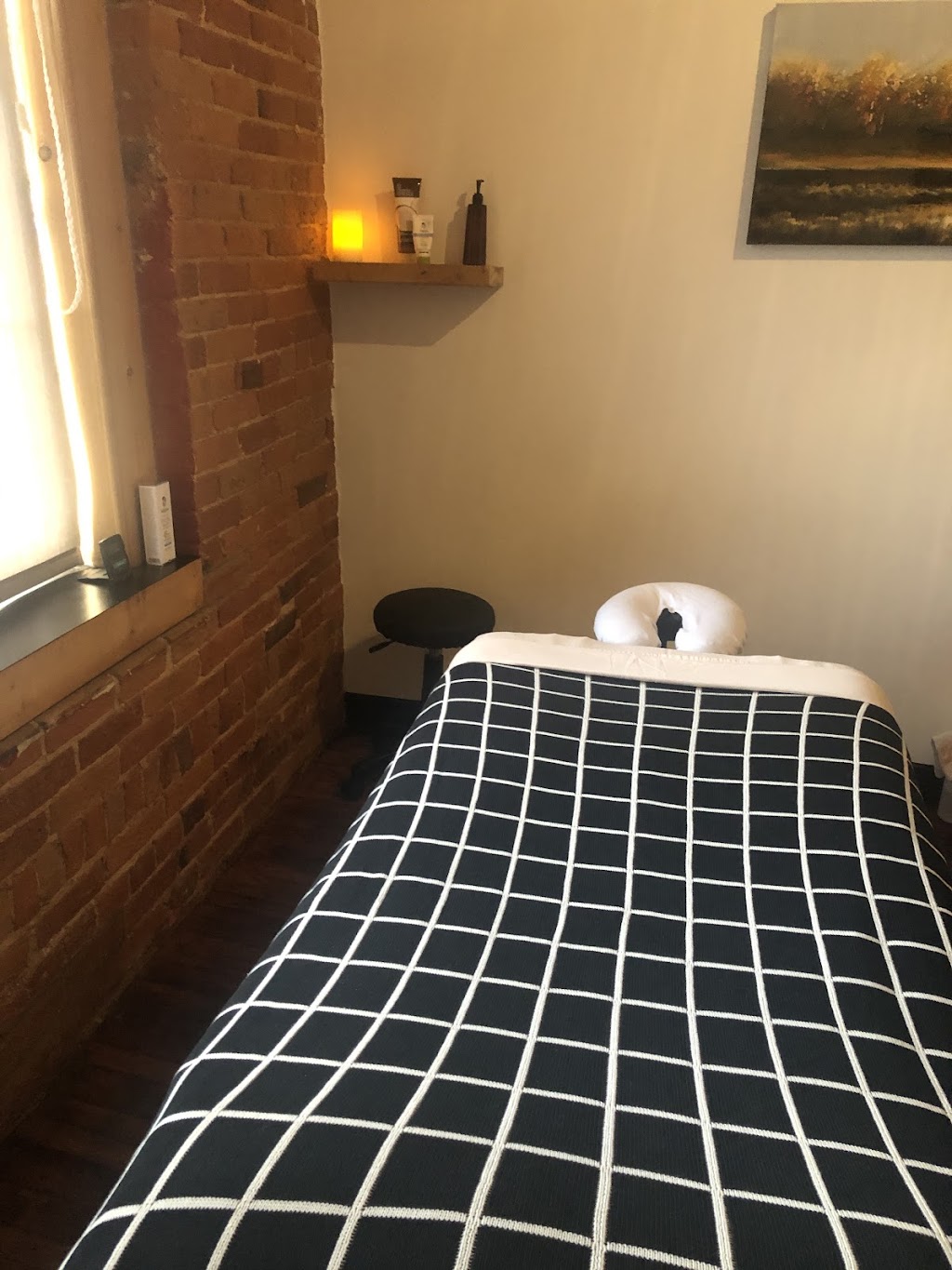 Touchworks of Kingston Registered Massage Therapy | 4 Cataraqui St, unit 204 (** end of hallway - 2nd floor!, Kingston, ON K7K 1Z7, Canada | Phone: (613) 539-0799