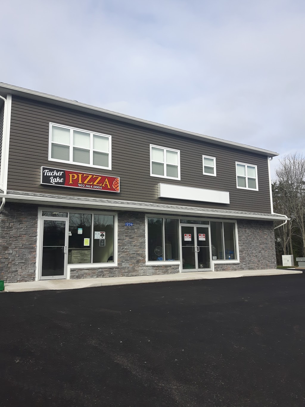 Tucker Lake Pizzaria | 1236 Beaver Bank Rd, Beaver Bank, NS B4G 1E8, Canada | Phone: (902) 864-0004