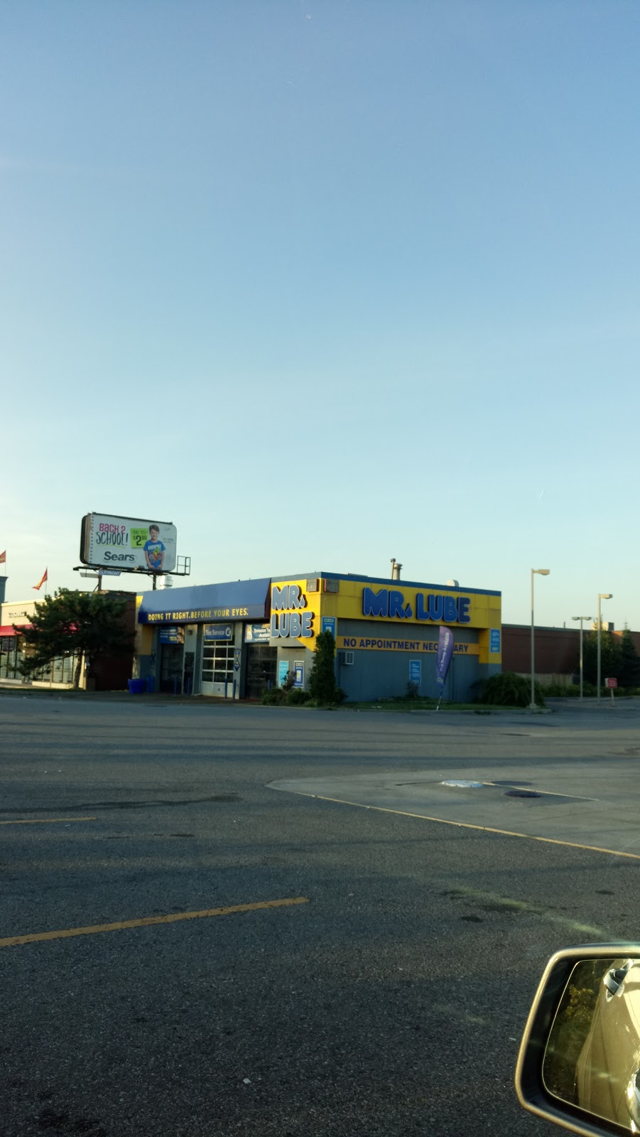 Mr. Lube | 2370 Lawrence Ave E, Scarborough, ON M1P 2R5, Canada | Phone: (416) 759-3485