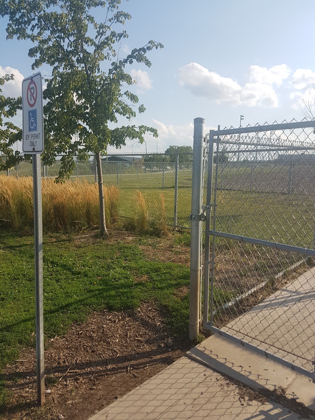 Norton Leash Free Dog Park | 4613-, 4621 Cornerstone Dr, Burlington, ON L7R 3X4, Canada