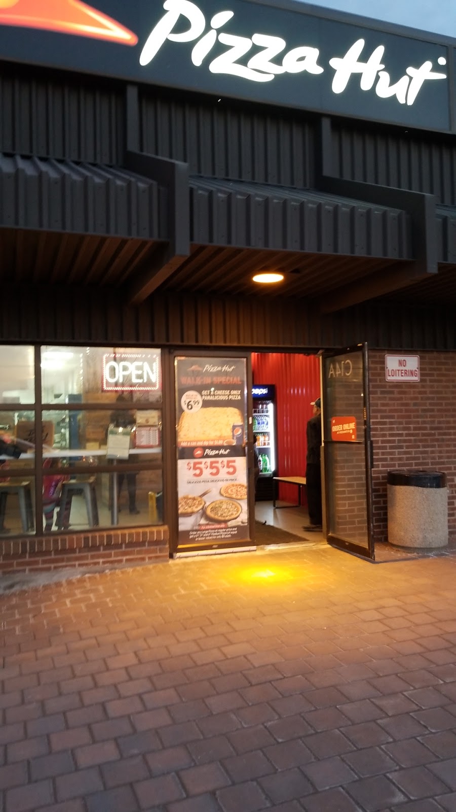 Pizza Hut | 6415 Erin Mills Pkwy Unit B1, Mississauga, ON L5N 4H4, Canada | Phone: (905) 858-1898
