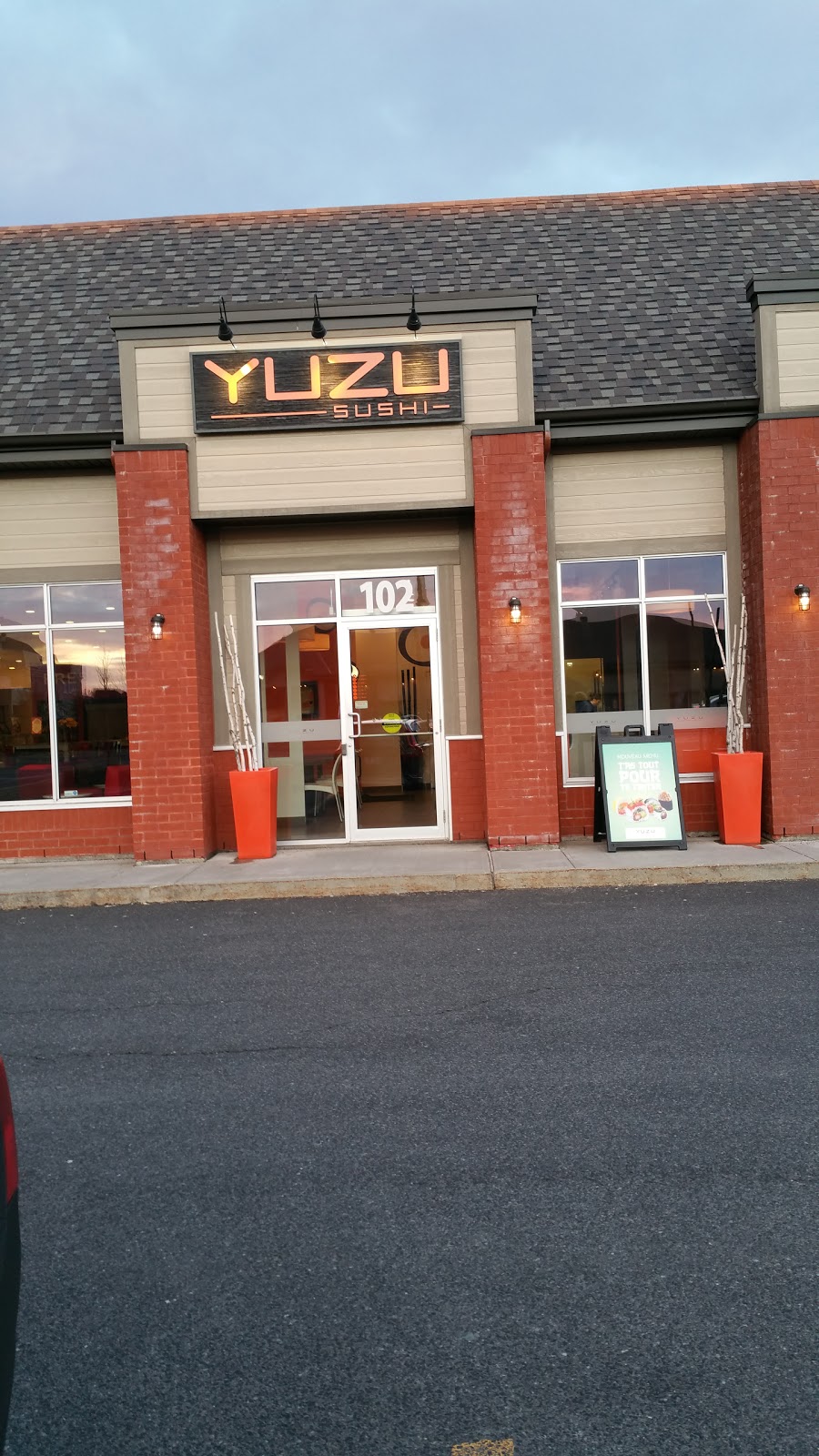 Yuzu sushi | 3600 Boulevard Fréchette #102, Chambly, QC J3L 0B2, Canada | Phone: (450) 658-3377